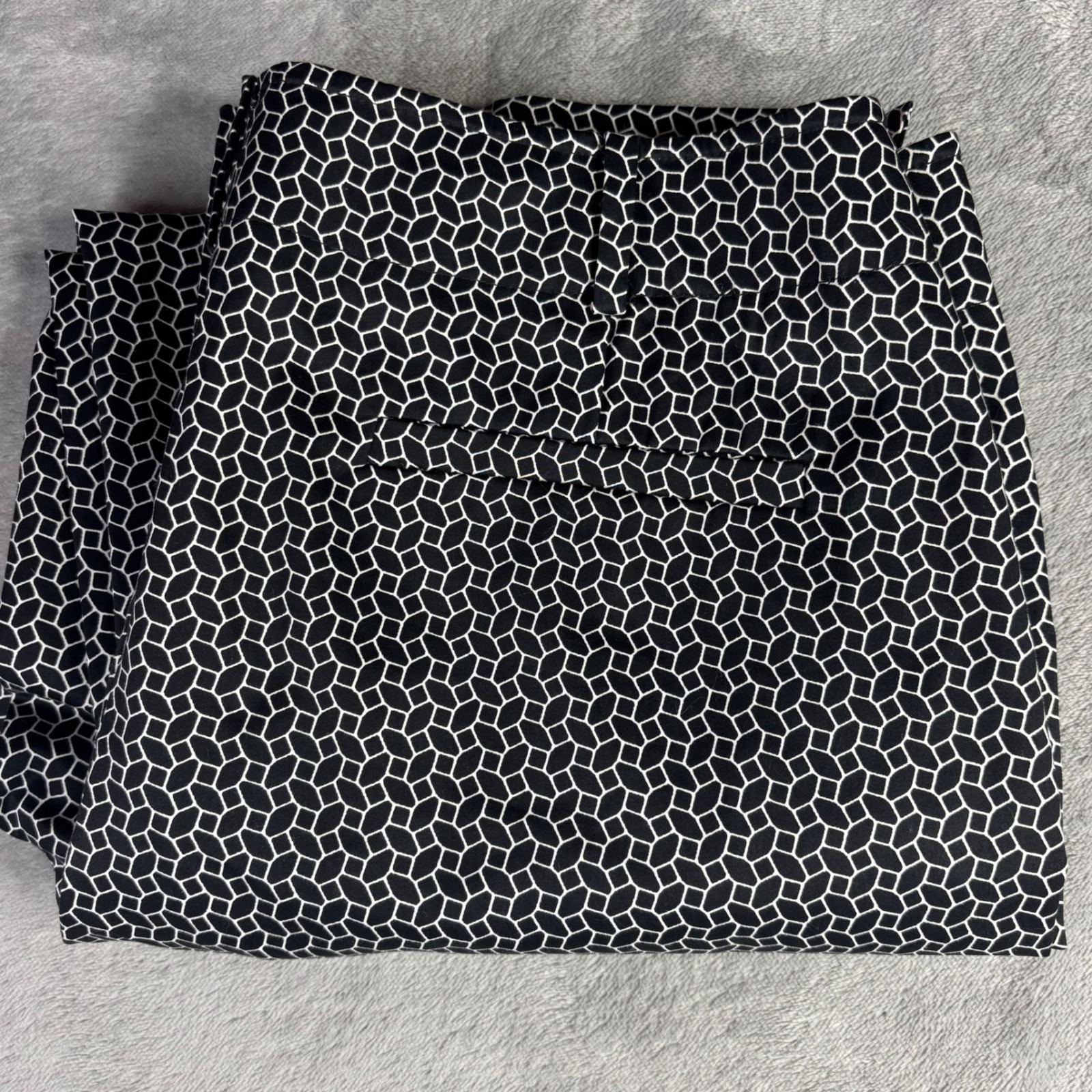 Talbots Pants Women 10p Black White Geometric Honeycomb Stretch Straight Leg